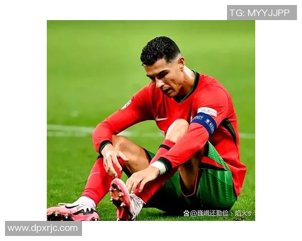 足球明星在进球后选择低调不庆祝引发球迷热议与思考